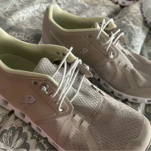 On cloud Sneakers size 39